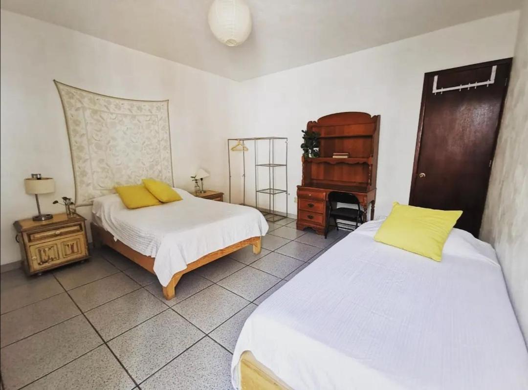 Casa Canario Hostel Γκουανταλαχάρα Εξωτερικό φωτογραφία